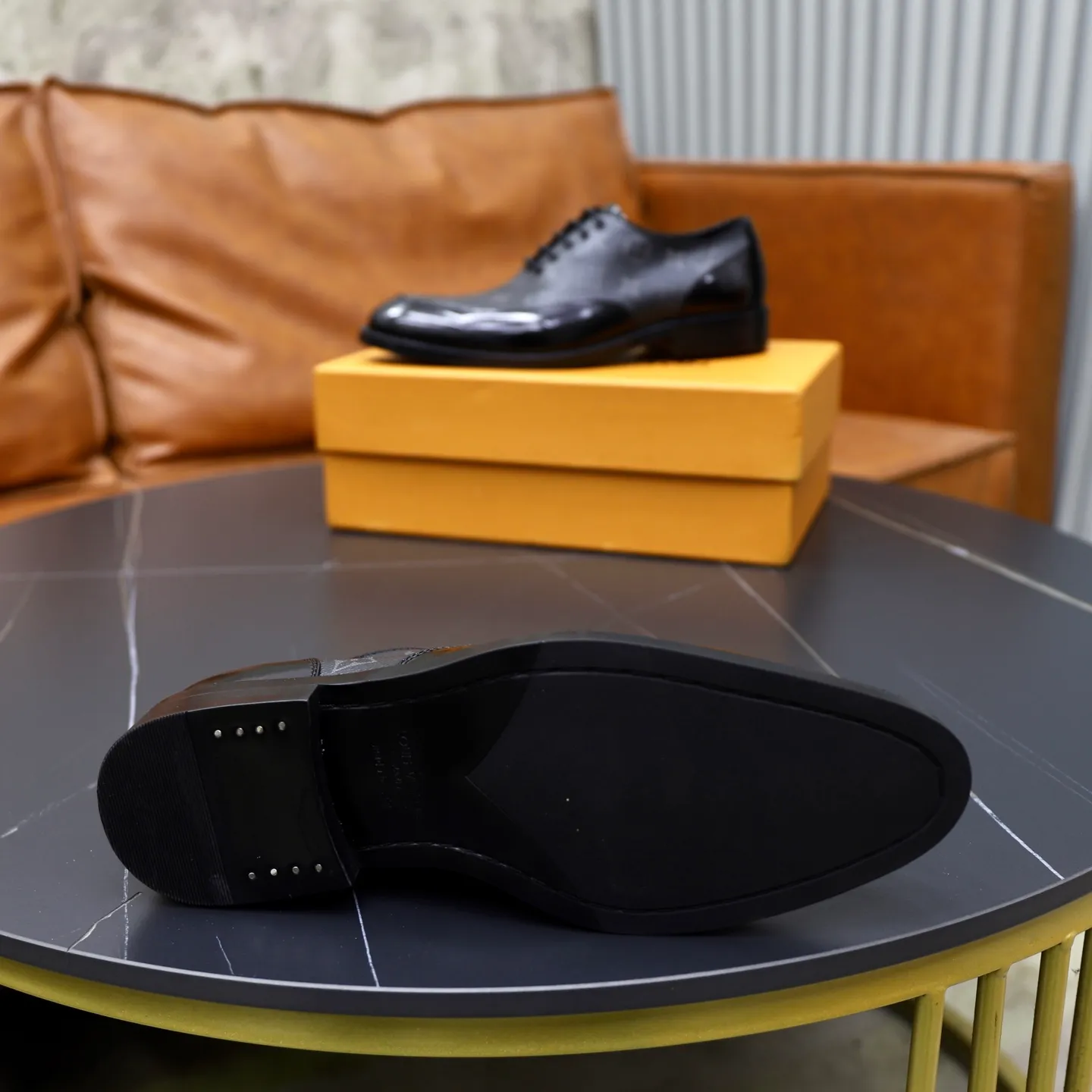 Men's shoes: 280🙅‍♂️🙅‍♂️🙅‍♂️Niuli Brand: LV Louis Vuitton Size: 39-44 (38, 45, 46 can be customized) Level: Counter classic Material: Original soft cowhide upper Comfortable cowhide lining Original lightweight outsole Style category: Formal business casual driving leather shoes Color: Color of the actual picture